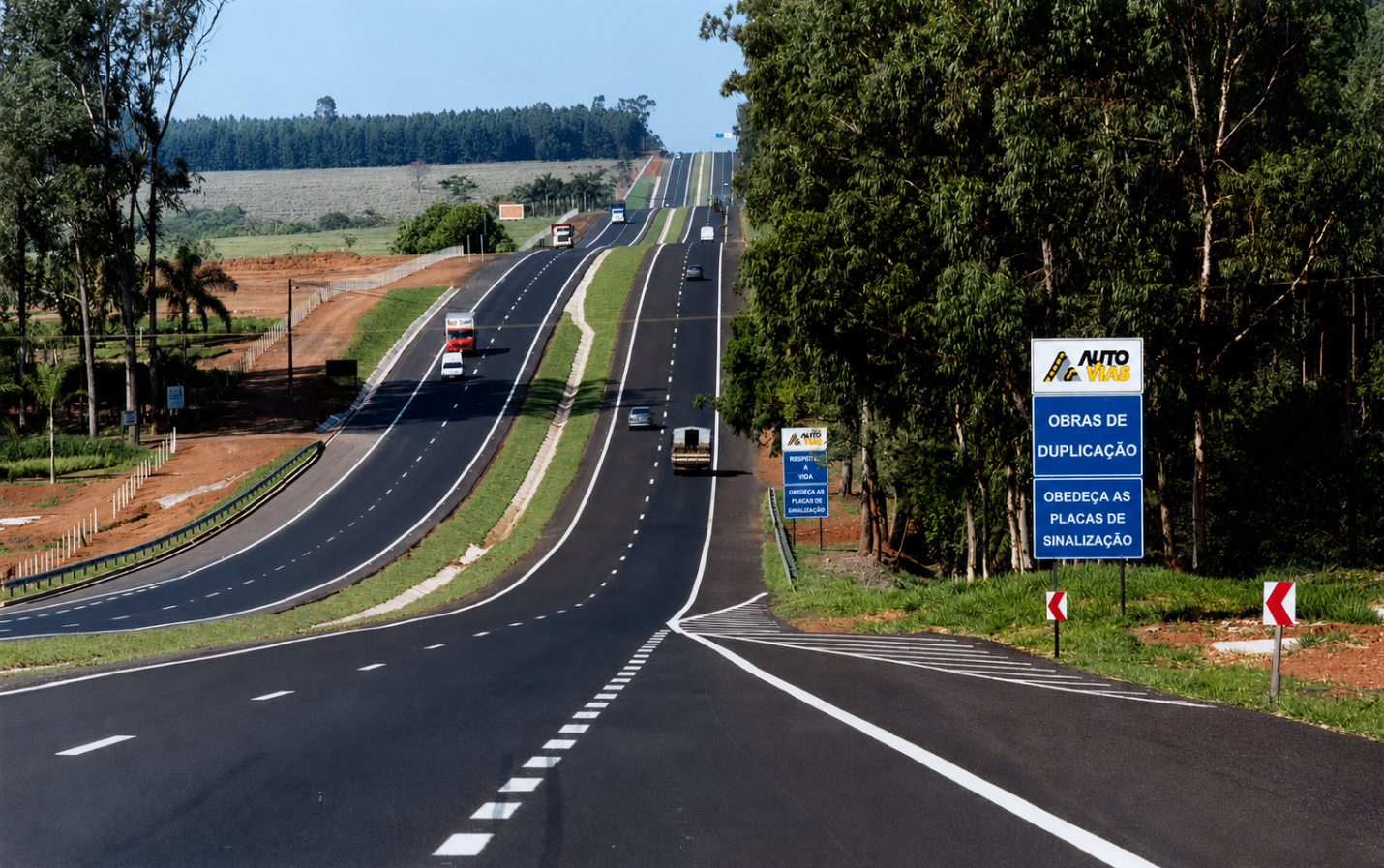 Rodovia duplicada operada pela Autovias com sinalização e paisagem interiorana